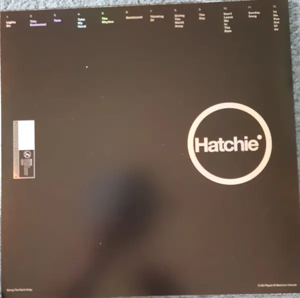 Hatchie - Giving The World Away 뒷면