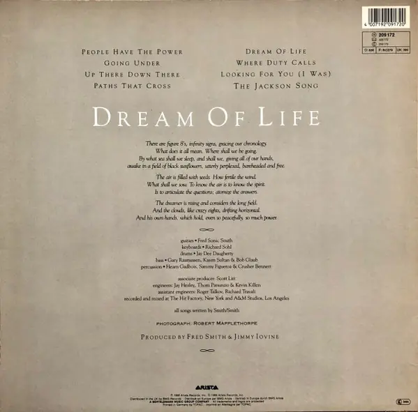 Patti Smith - Dream Of Life 뒷면
