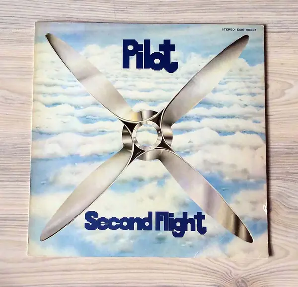 Pilot - Second Flight 뒷면