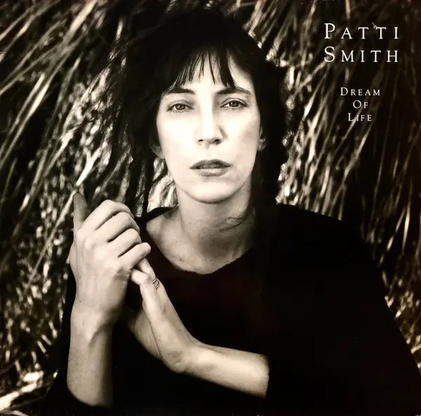 Patti Smith - Dream Of Life 앞면